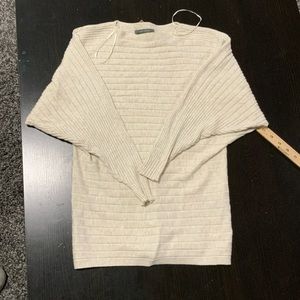 Suzy Shier bat sweater size S
